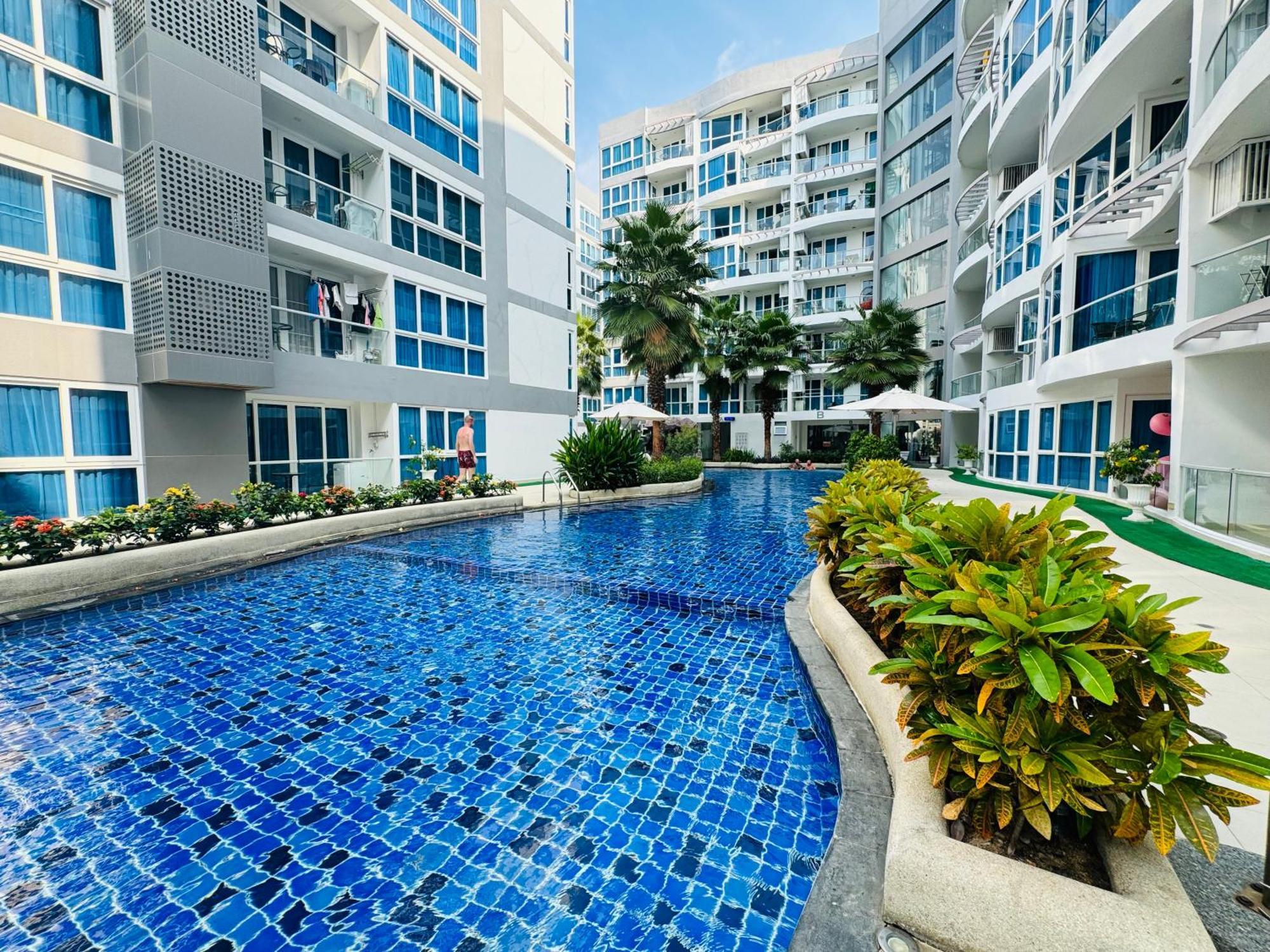 Grand Avenue Conde Pattaya Apartman Kültér fotó
